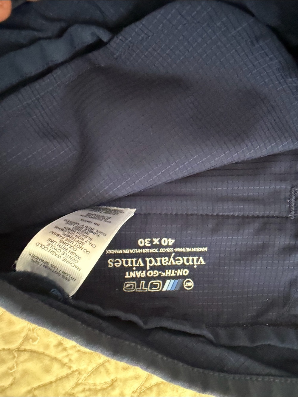 Vineyard Vines Navy on the go pants